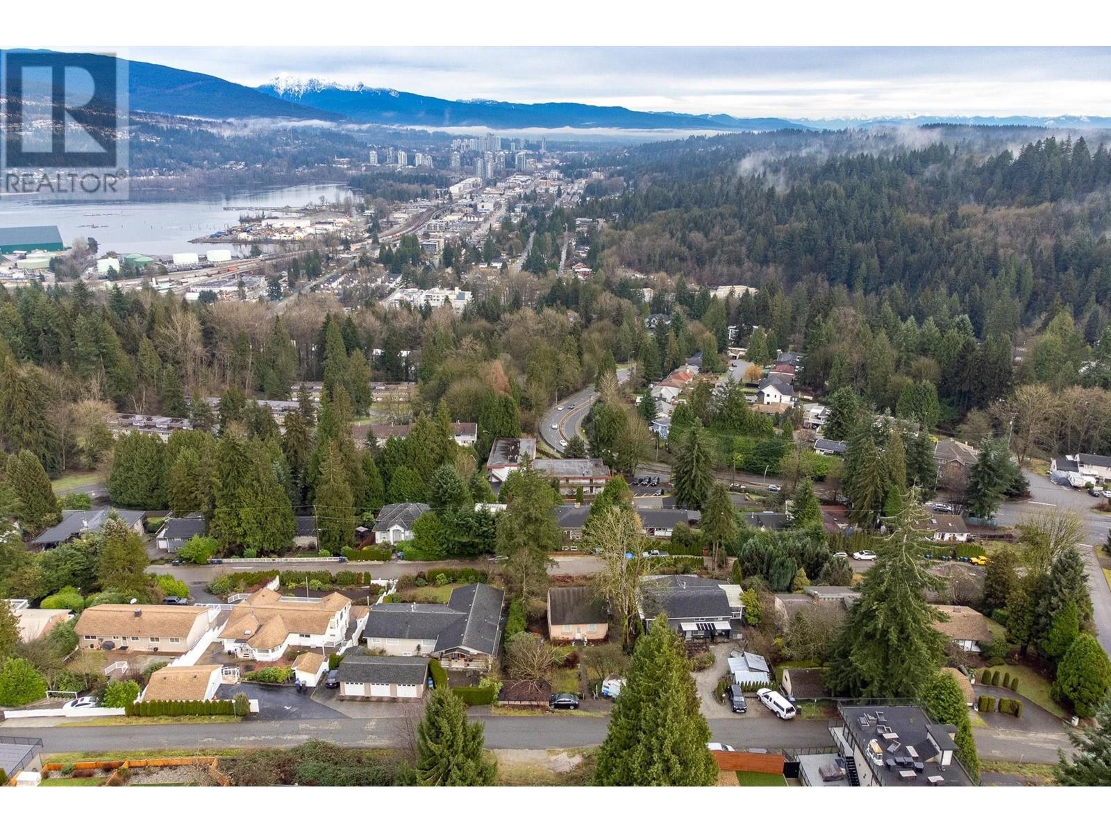 1013 Tuxedo Drive, Port Moody, British Columbia  V3H 1L3 - Photo 2 - R2954012