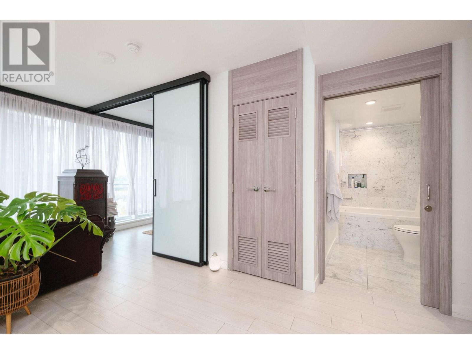 905 1768 Cook Street, Vancouver, British Columbia  V5Y 0N3 - Photo 8 - R2960544
