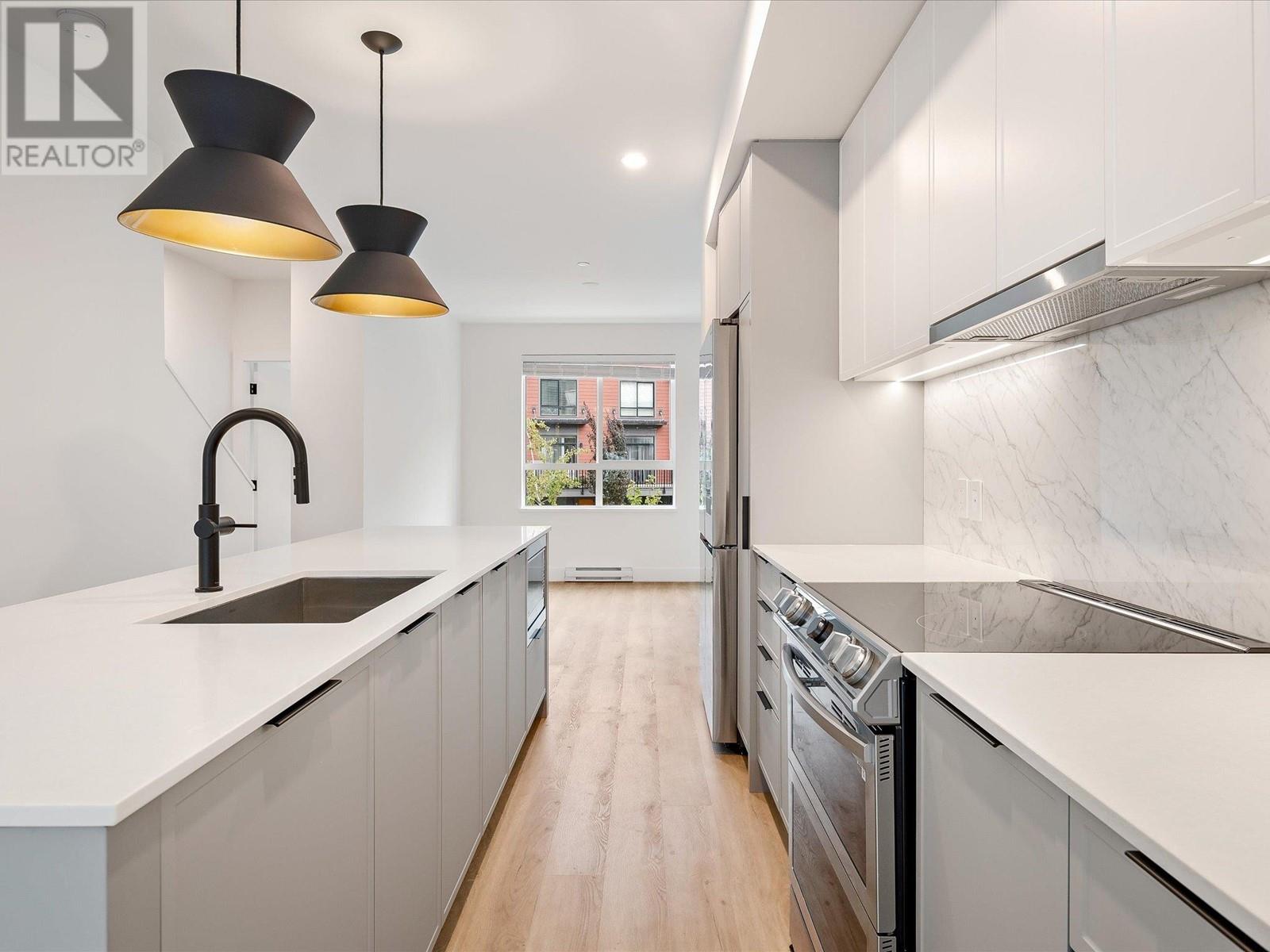 38062 Helm Way, Squamish, British Columbia  V0N 3G0 - Photo 2 - R2960769