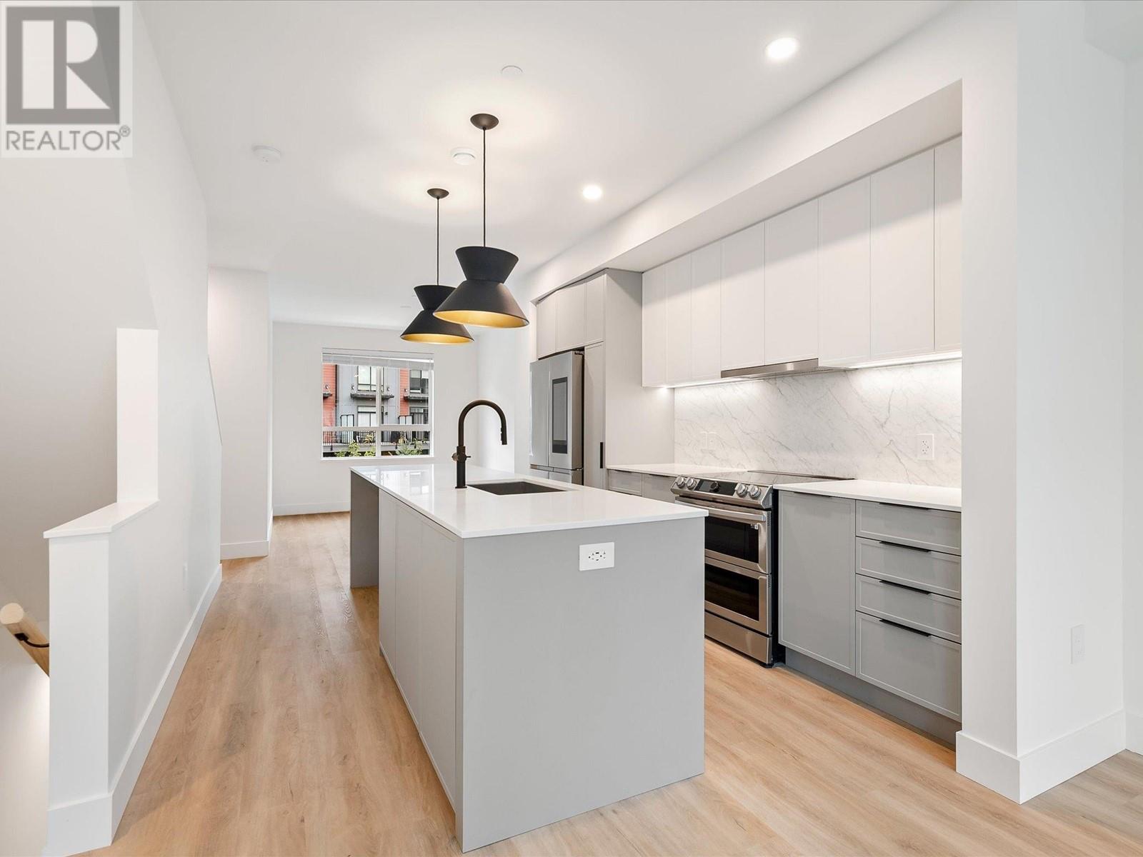 38062 Helm Way, Squamish, British Columbia  V0N 3G0 - Photo 3 - R2960769