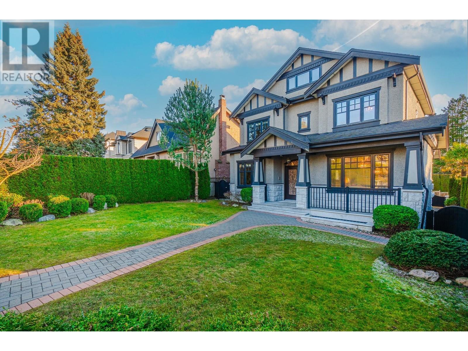 Listing Picture 2 of 37 : 3452 W 32ND AVENUE, Vancouver / 溫哥華 - 魯藝地產 Yvonne Lu Group - MLS Medallion Club Member
