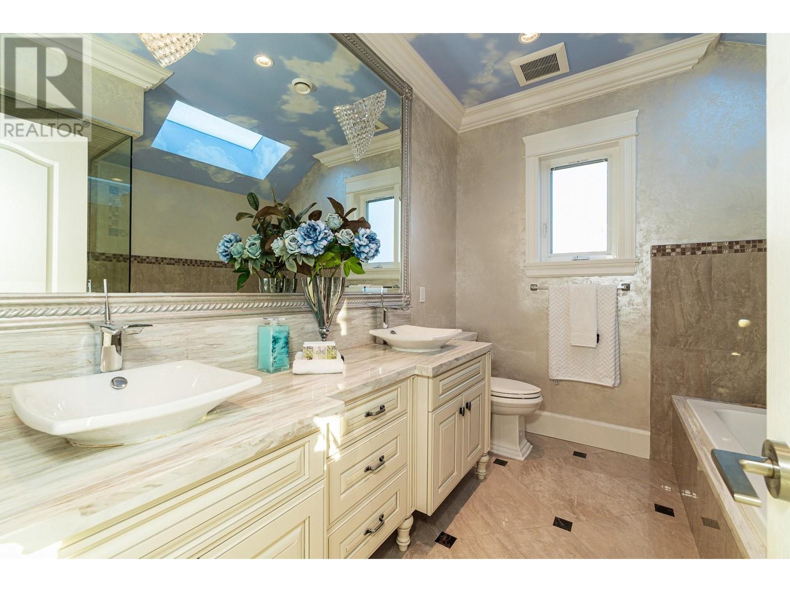 Listing Picture 18 of 37 : 3452 W 32ND AVENUE, Vancouver / 溫哥華 - 魯藝地產 Yvonne Lu Group - MLS Medallion Club Member