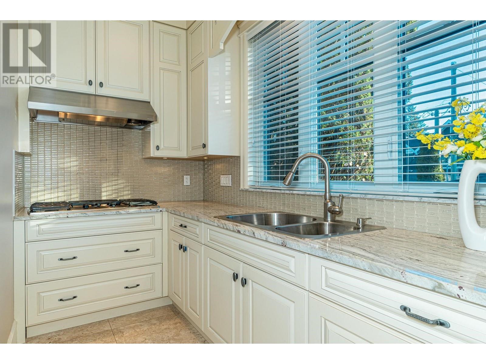 Listing Picture 15 of 37 : 3452 W 32ND AVENUE, Vancouver / 溫哥華 - 魯藝地產 Yvonne Lu Group - MLS Medallion Club Member