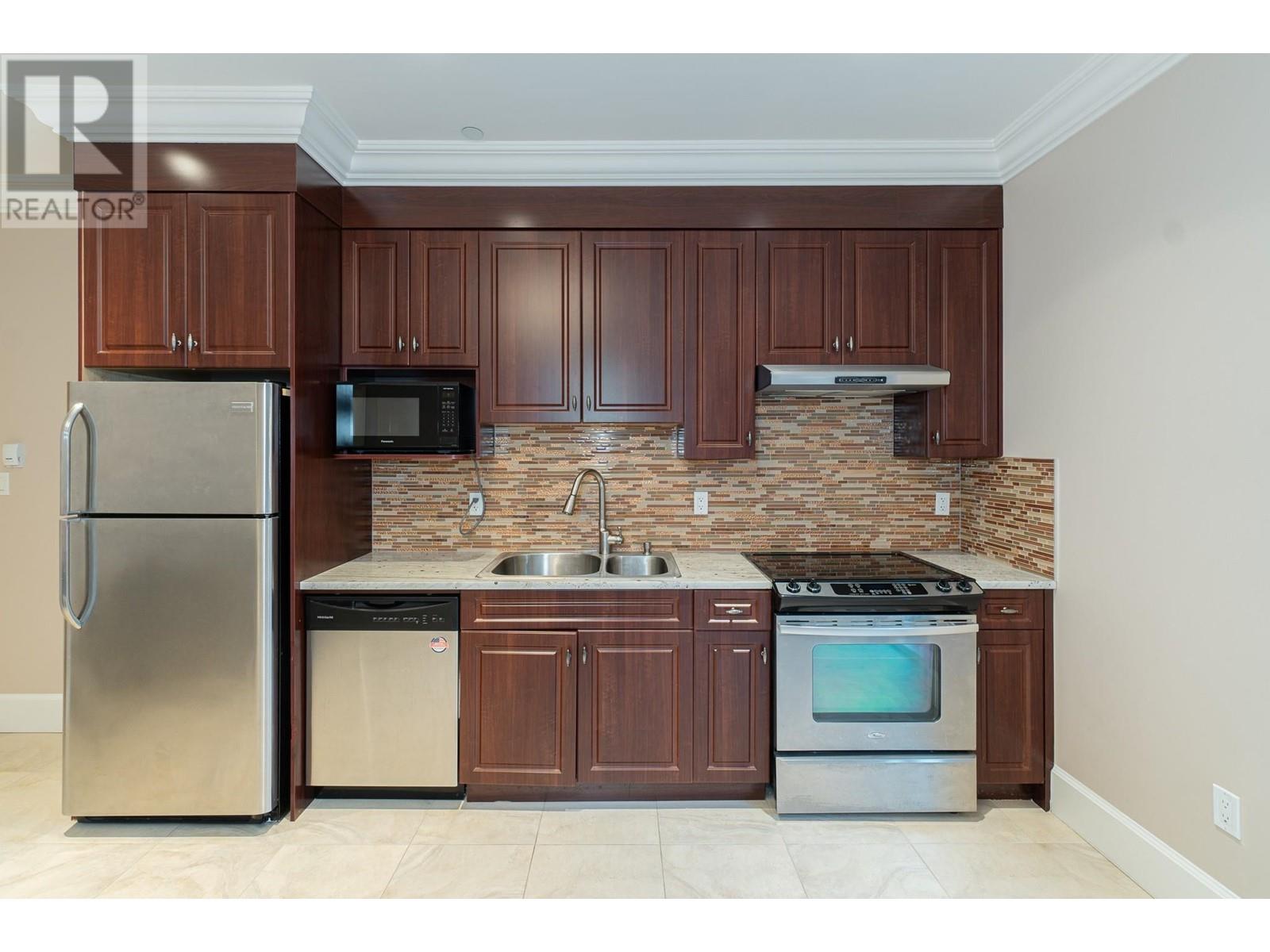 Listing Picture 31 of 37 : 3452 W 32ND AVENUE, Vancouver / 溫哥華 - 魯藝地產 Yvonne Lu Group - MLS Medallion Club Member