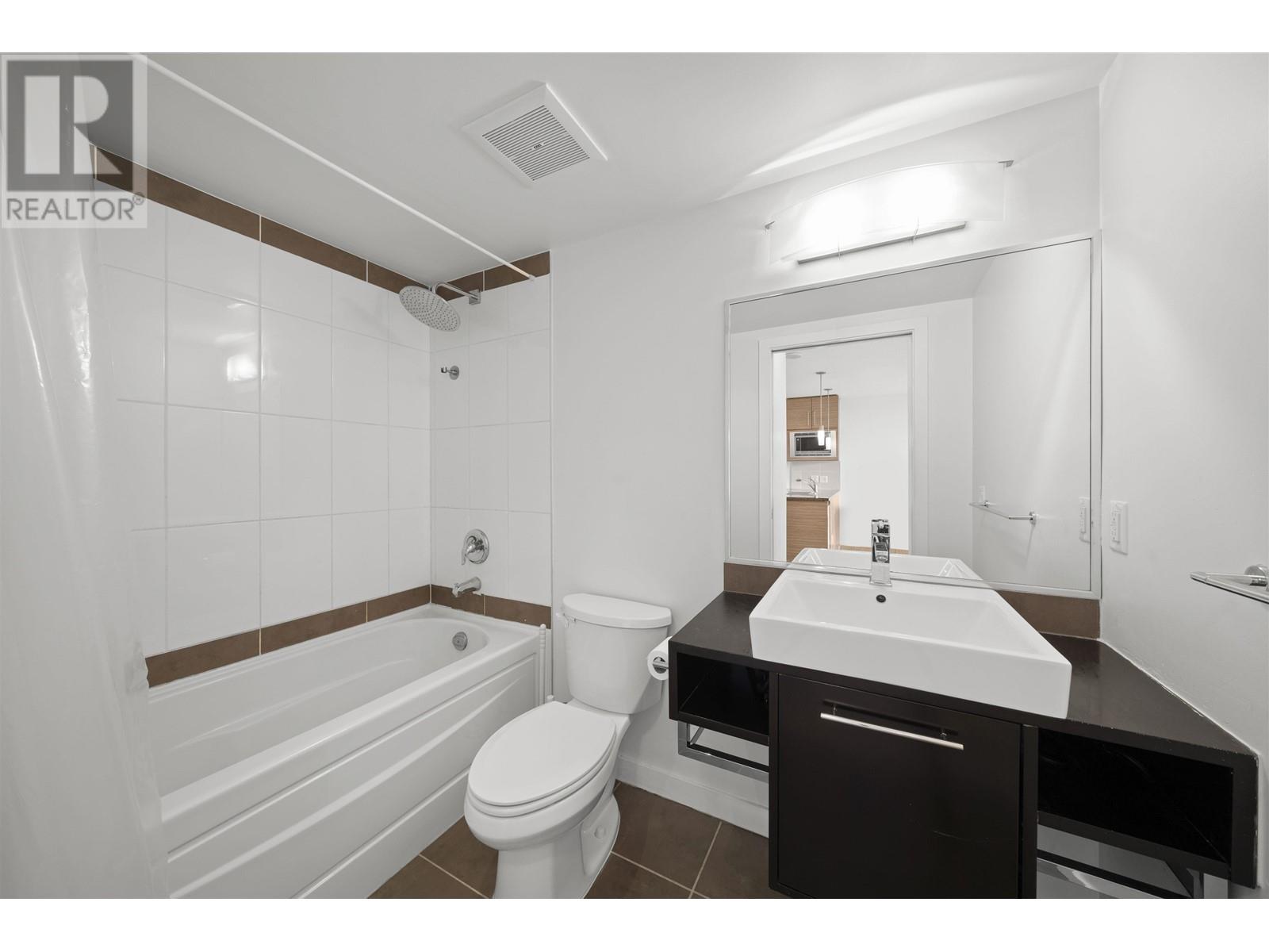 Listing Picture 16 of 27 : 1707 689 ABBOTT STREET, Vancouver / 溫哥華 - 魯藝地產 Yvonne Lu Group - MLS Medallion Club Member