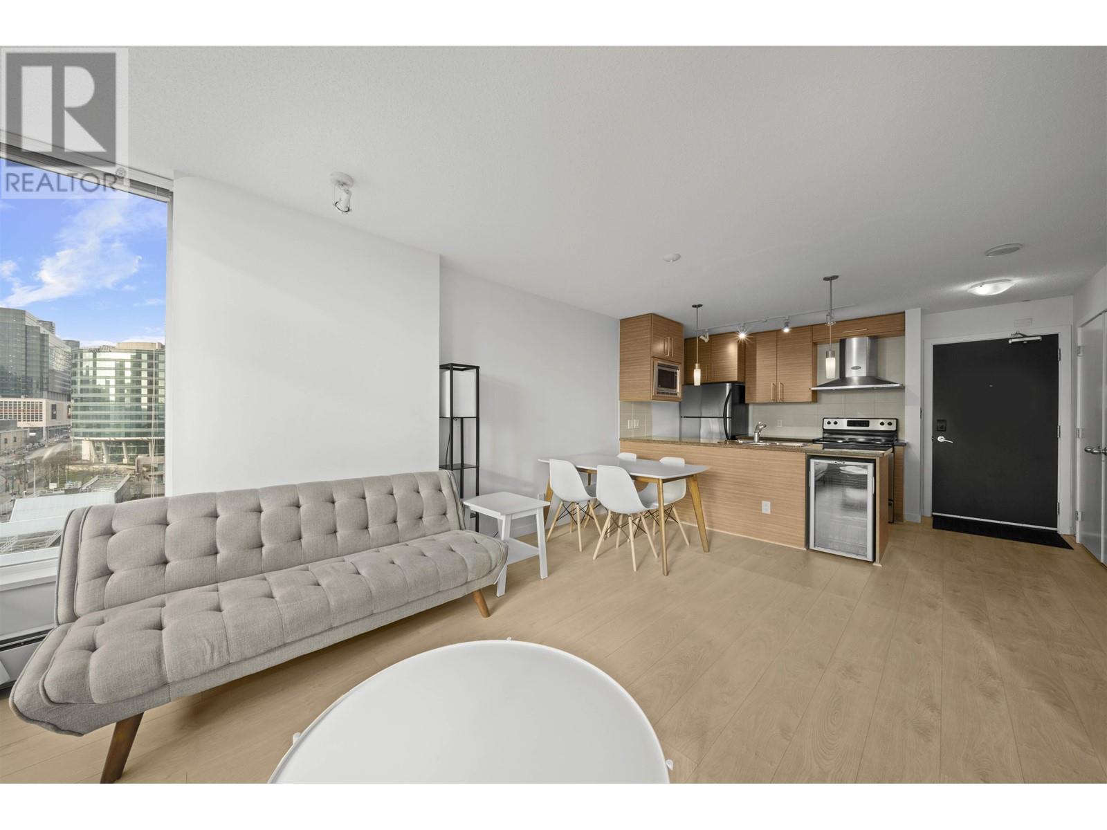 Listing Picture 3 of 27 : 1707 689 ABBOTT STREET, Vancouver / 溫哥華 - 魯藝地產 Yvonne Lu Group - MLS Medallion Club Member