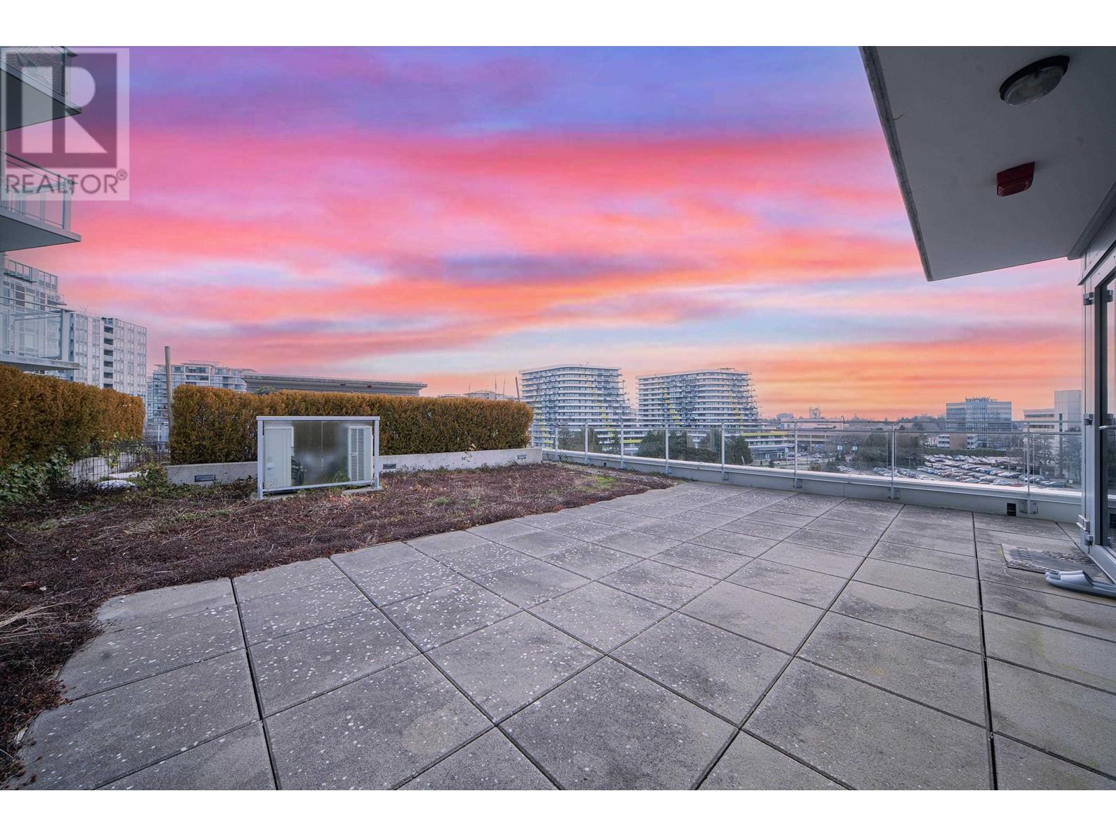 Listing Picture 22 of 29 : 6018 5511 HOLLYBRIDGE WAY, Richmond / 烈治文 - 魯藝地產 Yvonne Lu Group - MLS Medallion Club Member