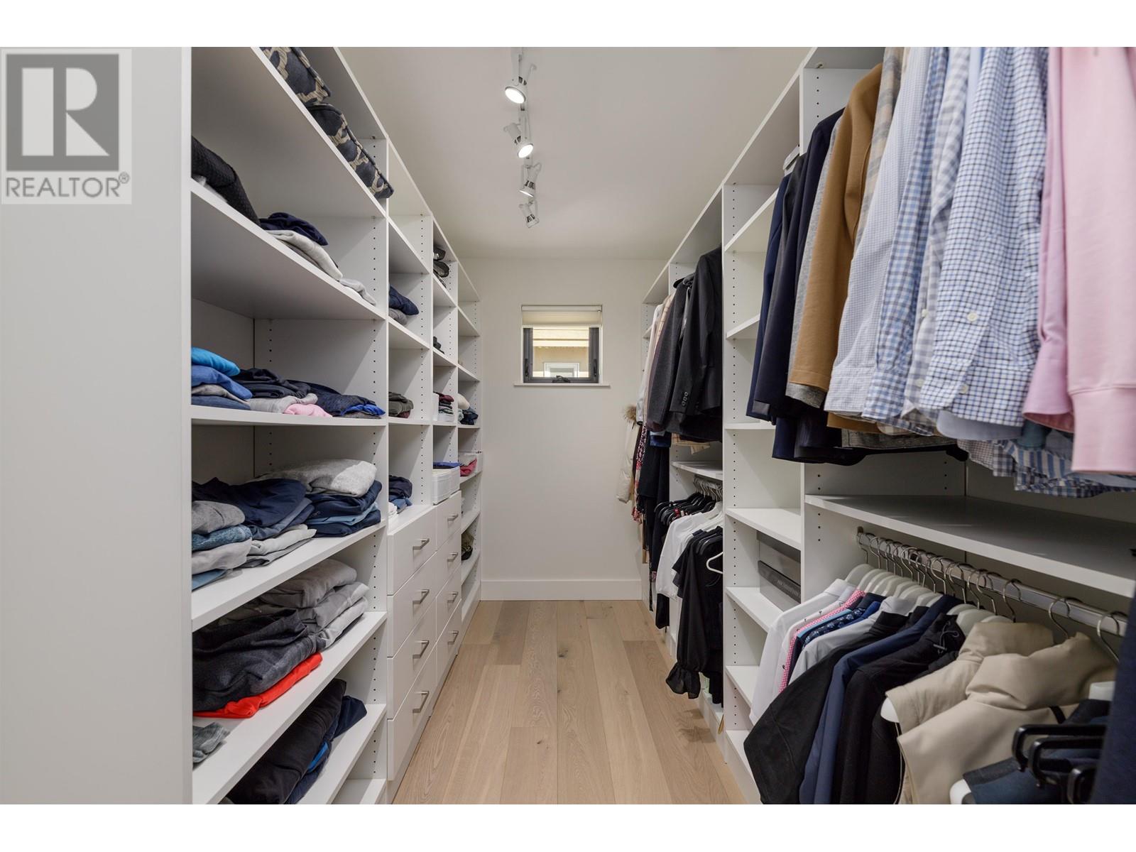 Listing Picture 23 of 33 : 2362 BURQUITLAM DRIVE, Vancouver / 溫哥華 - 魯藝地產 Yvonne Lu Group - MLS Medallion Club Member