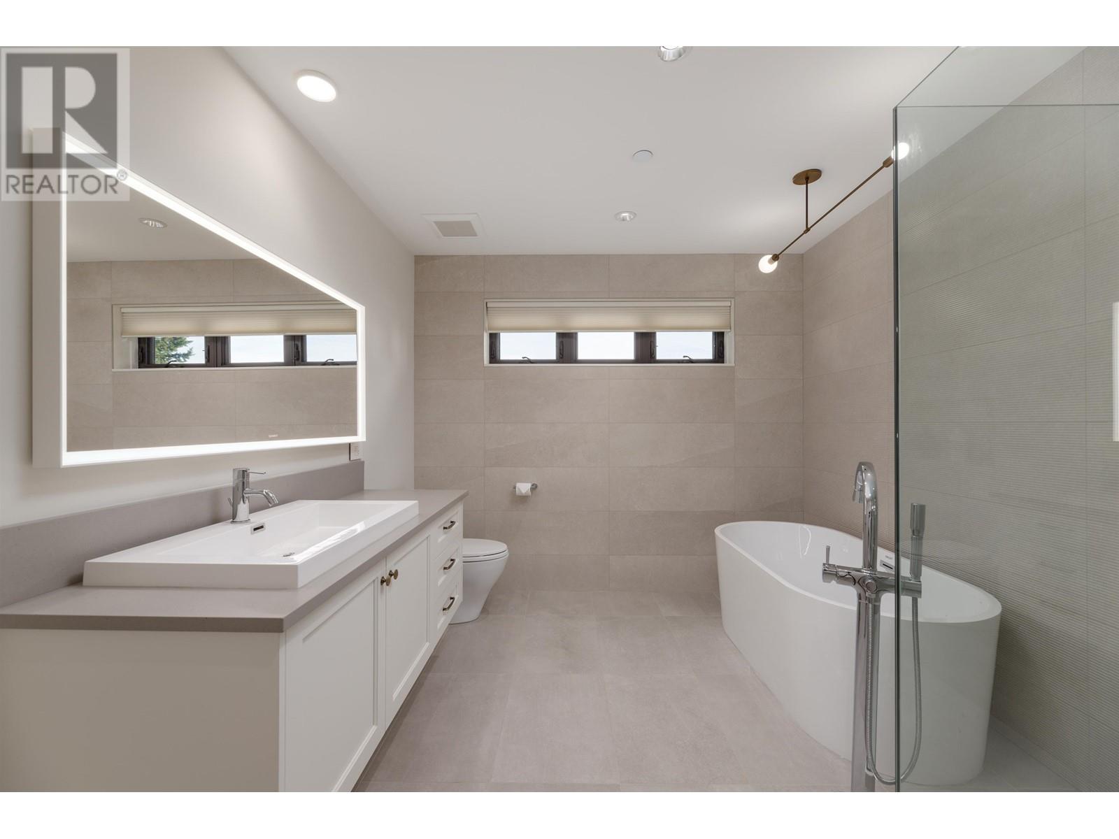 Listing Picture 21 of 33 : 2362 BURQUITLAM DRIVE, Vancouver / 溫哥華 - 魯藝地產 Yvonne Lu Group - MLS Medallion Club Member