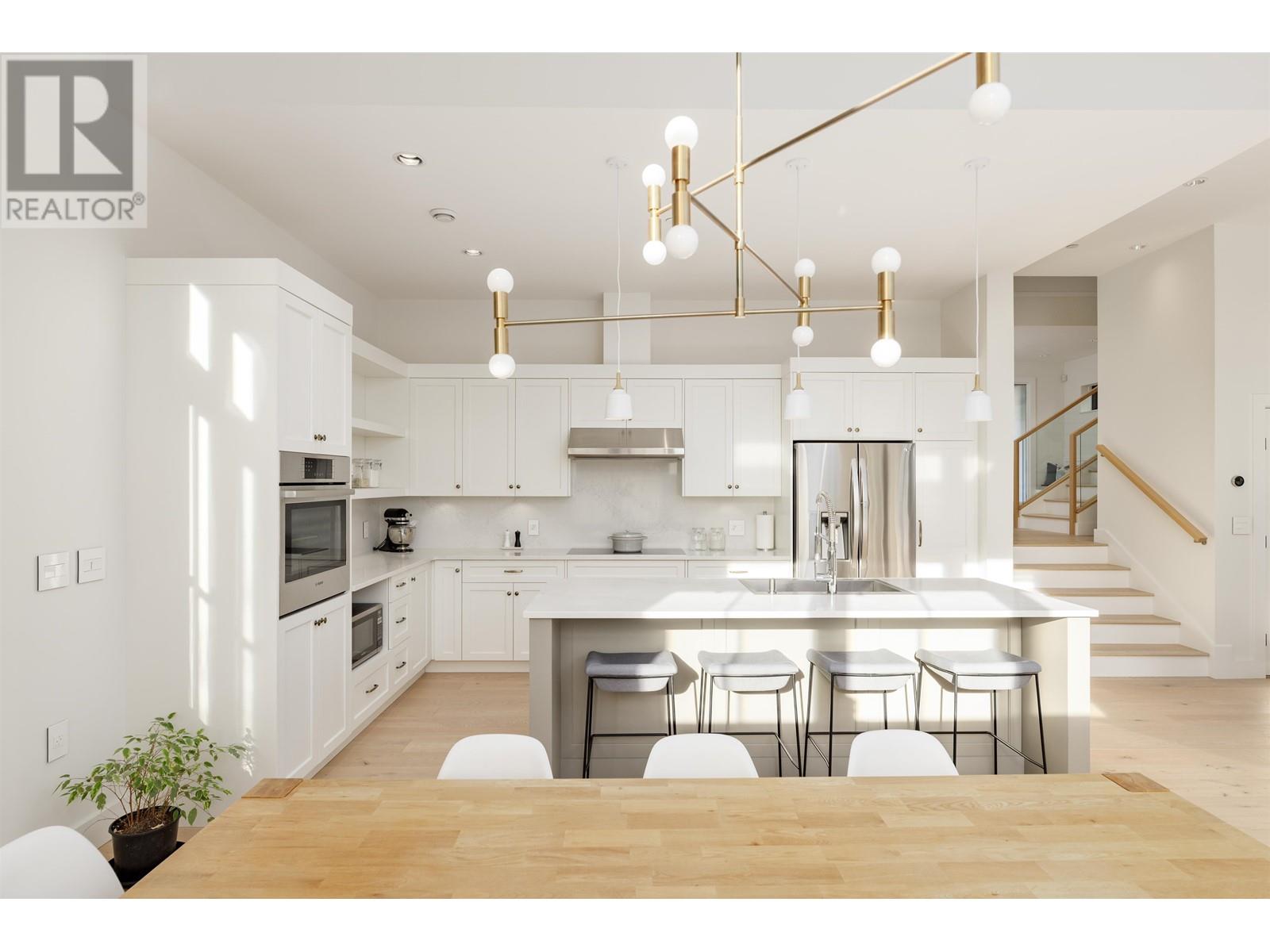 Listing Picture 11 of 33 : 2362 BURQUITLAM DRIVE, Vancouver / 溫哥華 - 魯藝地產 Yvonne Lu Group - MLS Medallion Club Member