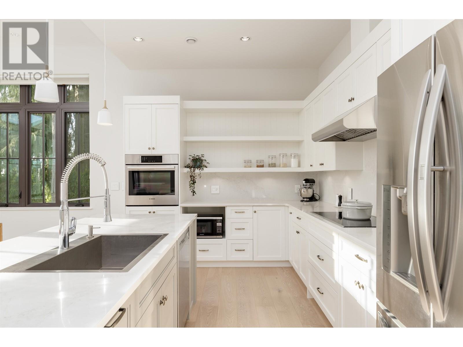 Listing Picture 8 of 33 : 2362 BURQUITLAM DRIVE, Vancouver / 溫哥華 - 魯藝地產 Yvonne Lu Group - MLS Medallion Club Member