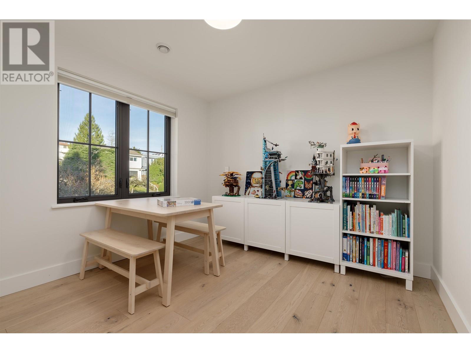 Listing Picture 26 of 33 : 2362 BURQUITLAM DRIVE, Vancouver / 溫哥華 - 魯藝地產 Yvonne Lu Group - MLS Medallion Club Member