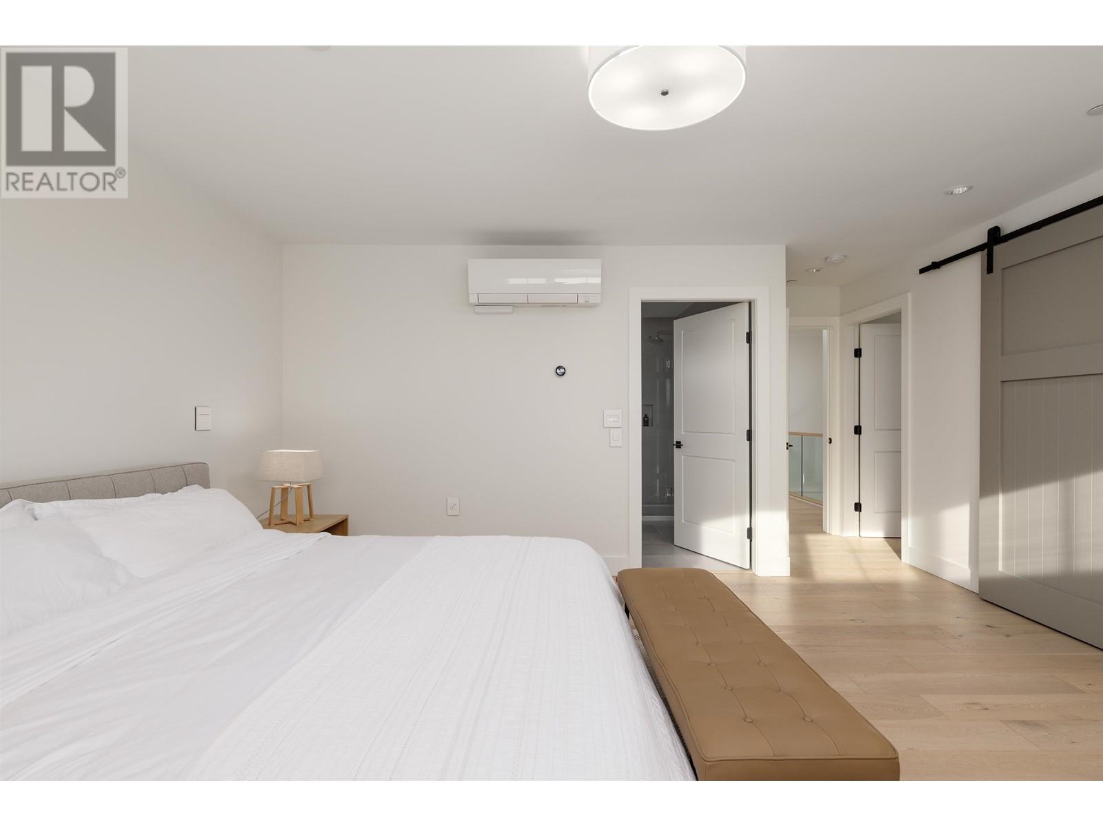 Listing Picture 19 of 33 : 2362 BURQUITLAM DRIVE, Vancouver / 溫哥華 - 魯藝地產 Yvonne Lu Group - MLS Medallion Club Member