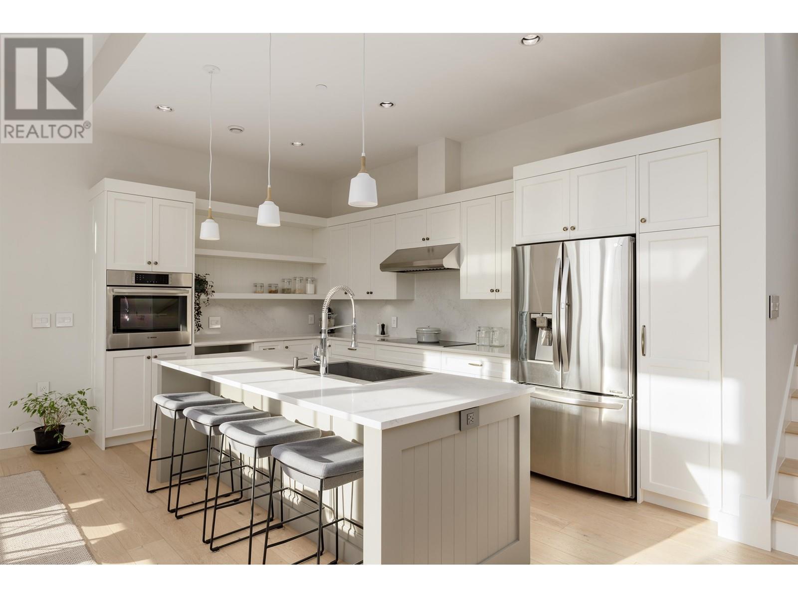 Listing Picture 7 of 33 : 2362 BURQUITLAM DRIVE, Vancouver / 溫哥華 - 魯藝地產 Yvonne Lu Group - MLS Medallion Club Member