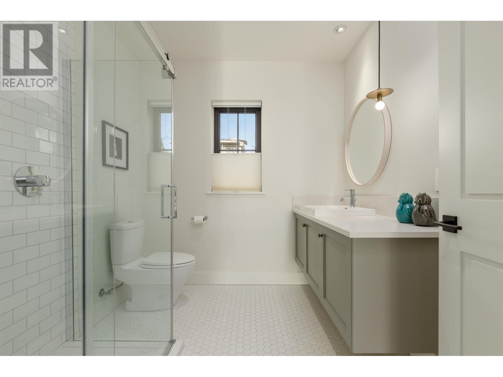 Listing Picture 14 of 33 : 2362 BURQUITLAM DRIVE, Vancouver / 溫哥華 - 魯藝地產 Yvonne Lu Group - MLS Medallion Club Member