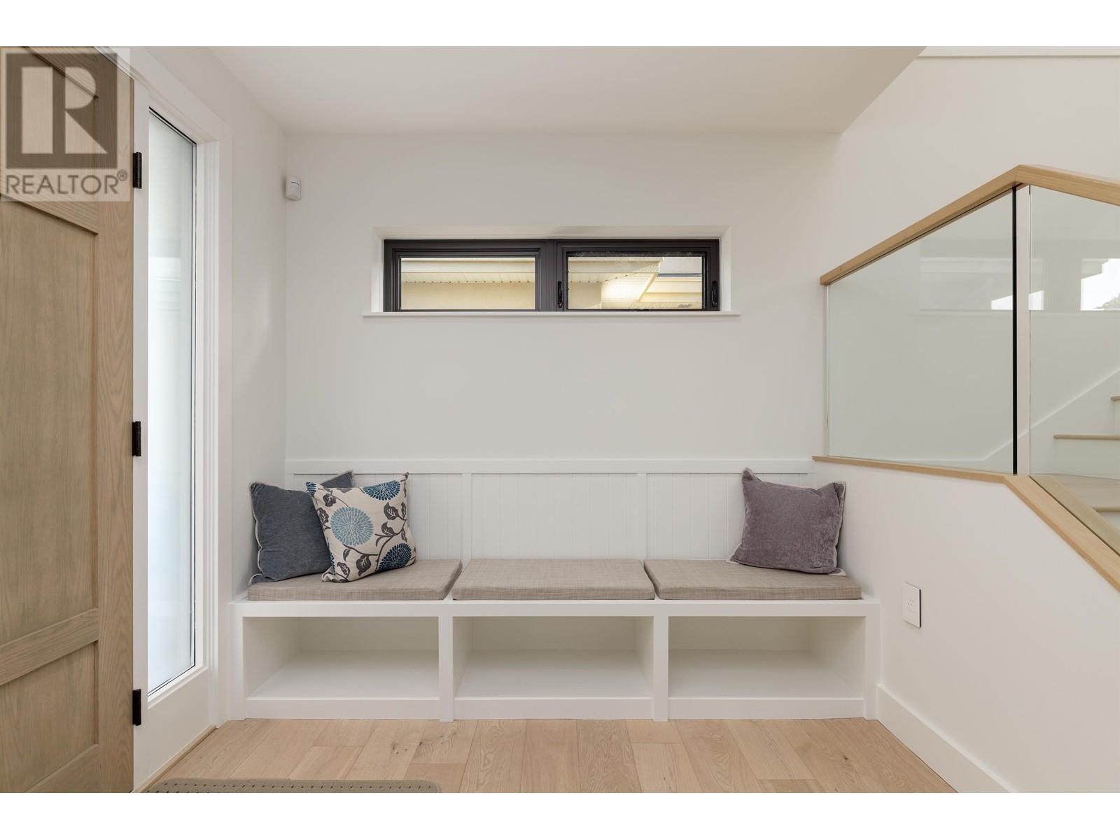 Listing Picture 2 of 33 : 2362 BURQUITLAM DRIVE, Vancouver / 溫哥華 - 魯藝地產 Yvonne Lu Group - MLS Medallion Club Member