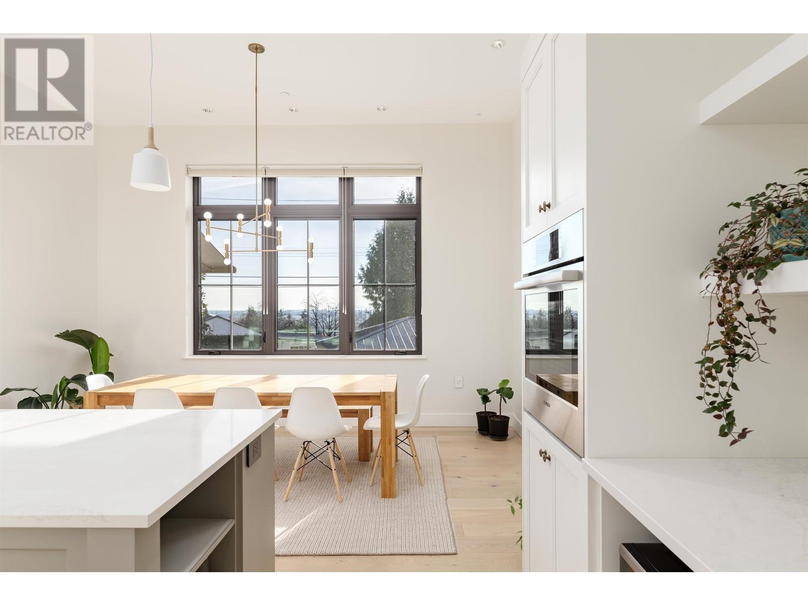 Listing Picture 10 of 33 : 2362 BURQUITLAM DRIVE, Vancouver / 溫哥華 - 魯藝地產 Yvonne Lu Group - MLS Medallion Club Member