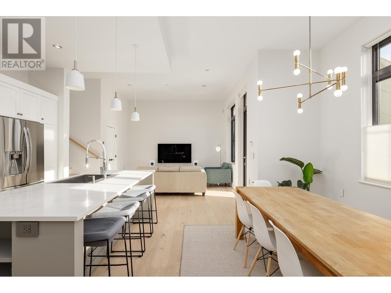 Listing Picture 12 of 33 : 2362 BURQUITLAM DRIVE, Vancouver / 溫哥華 - 魯藝地產 Yvonne Lu Group - MLS Medallion Club Member