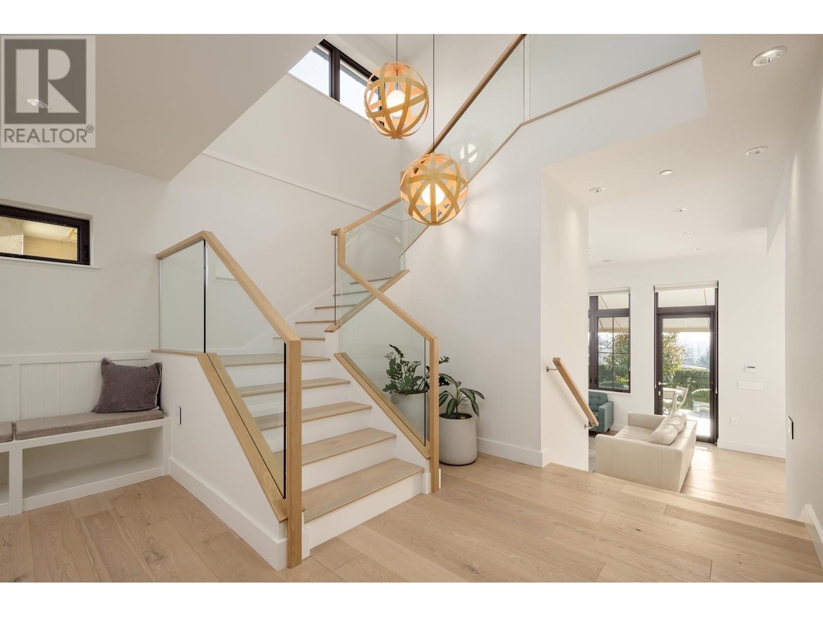 Listing Picture 4 of 33 : 2362 BURQUITLAM DRIVE, Vancouver / 溫哥華 - 魯藝地產 Yvonne Lu Group - MLS Medallion Club Member