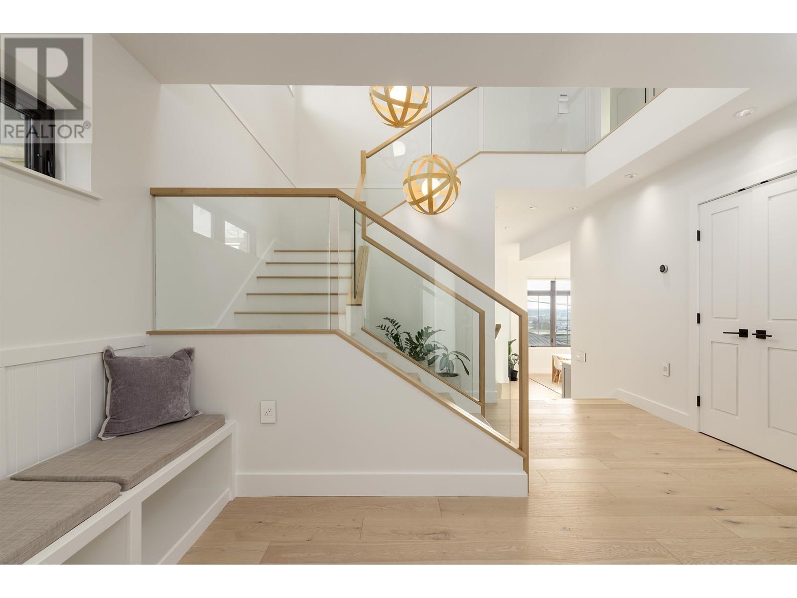 Listing Picture 3 of 33 : 2362 BURQUITLAM DRIVE, Vancouver / 溫哥華 - 魯藝地產 Yvonne Lu Group - MLS Medallion Club Member