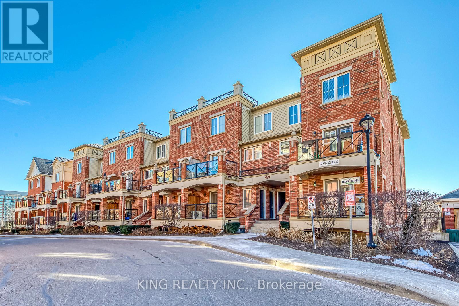 8 - 35 HAYS BOULEVARD, Oakville, Ontario