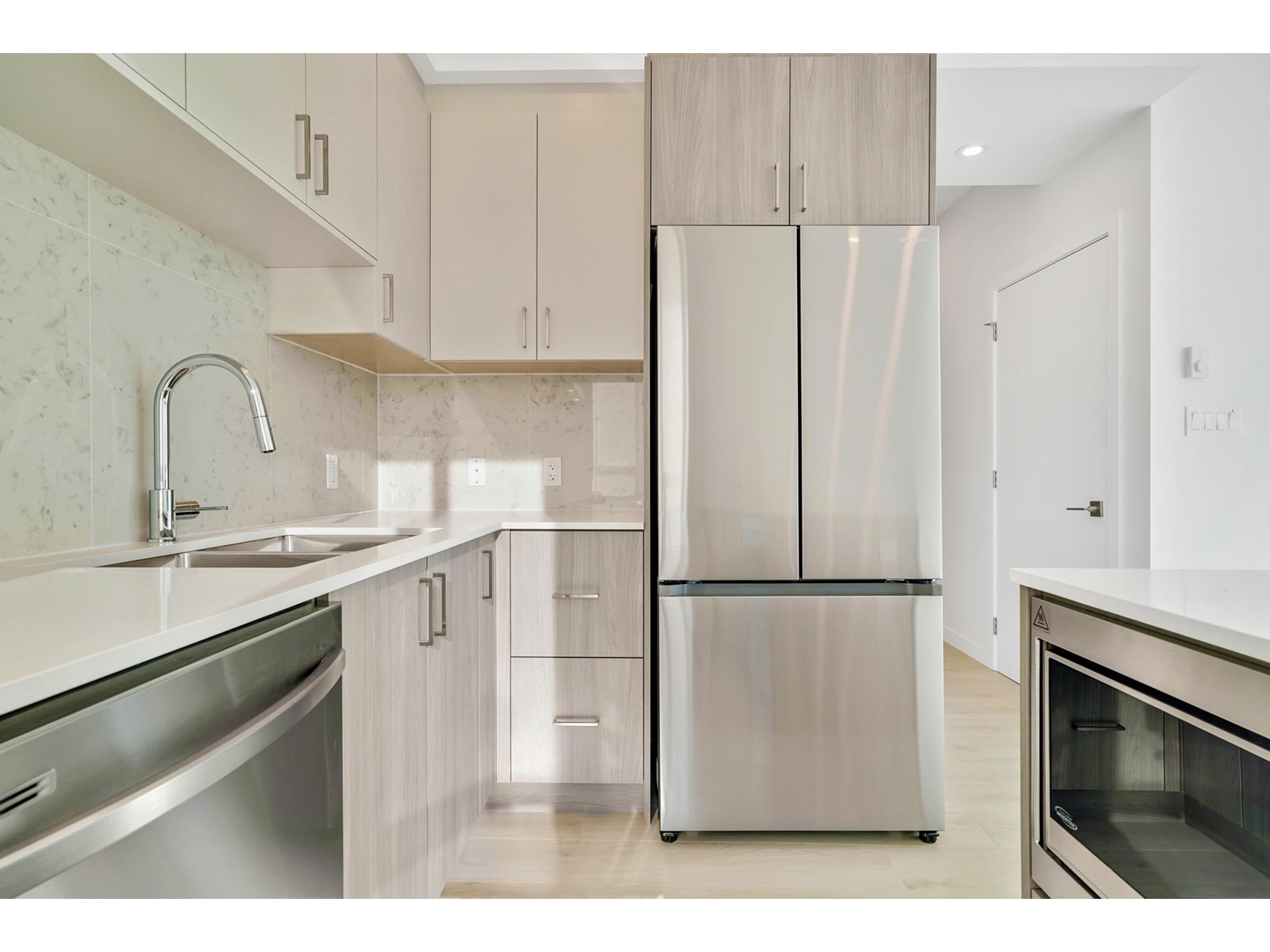 E616 13858 108 Avenue, Surrey, British Columbia  V3T 0T8 - Photo 4 - R2957402