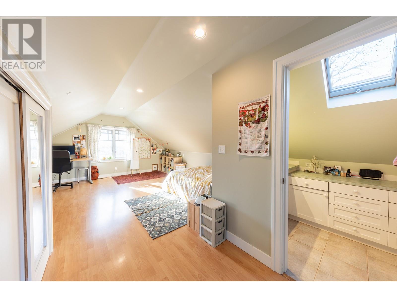 Listing Picture 18 of 40 : 3889 W 18TH AVENUE, Vancouver / 溫哥華 - 魯藝地產 Yvonne Lu Group - MLS Medallion Club Member