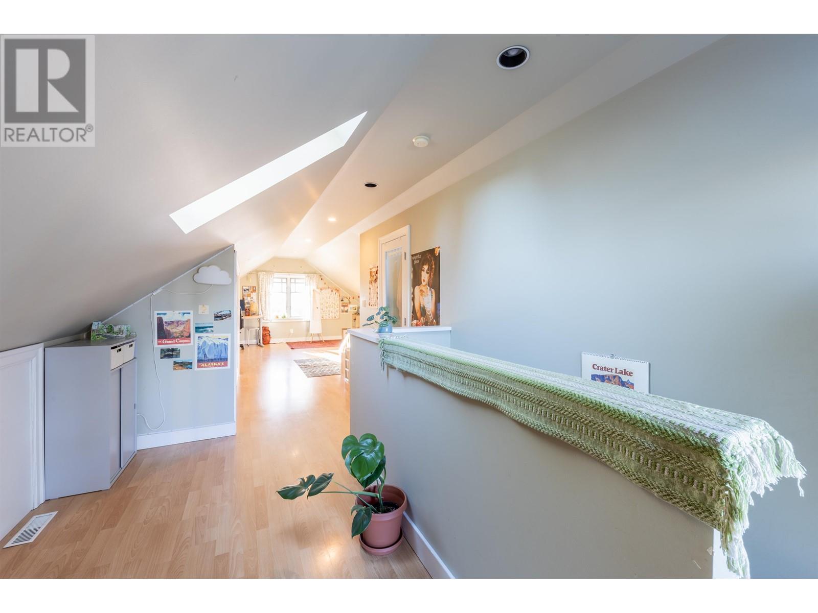 Listing Picture 20 of 40 : 3889 W 18TH AVENUE, Vancouver / 溫哥華 - 魯藝地產 Yvonne Lu Group - MLS Medallion Club Member