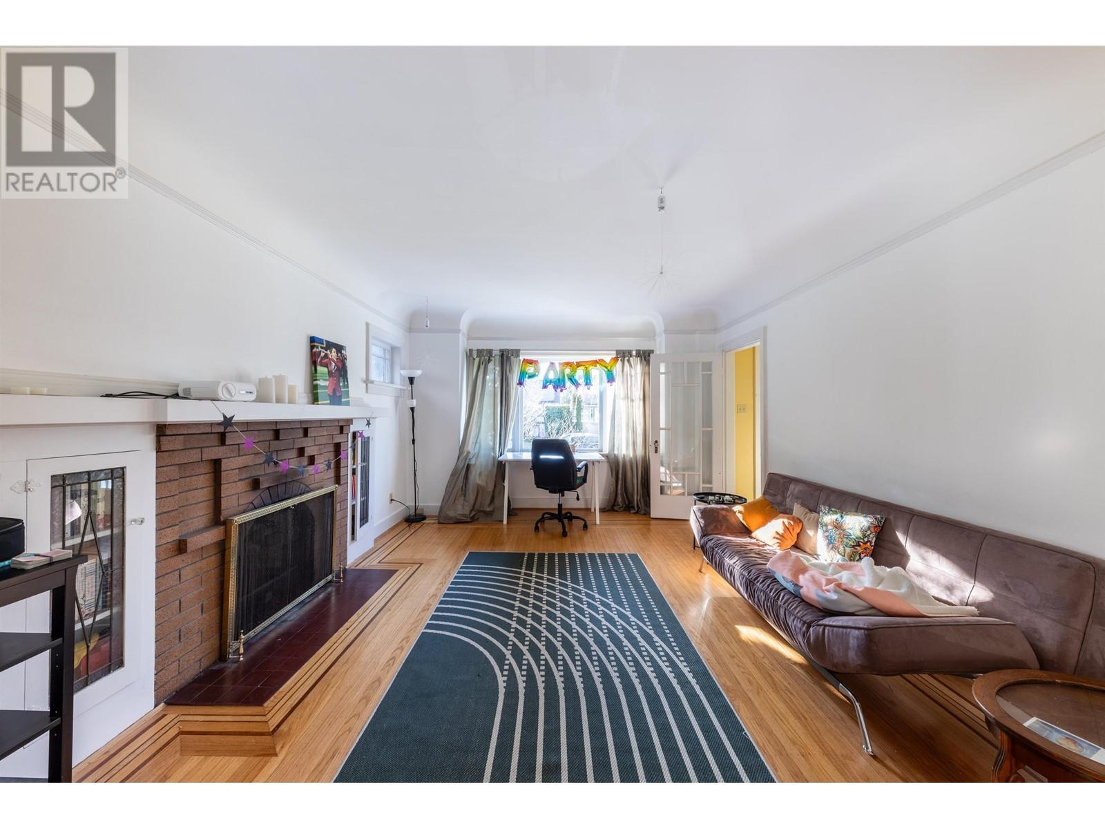 Listing Picture 6 of 40 : 3889 W 18TH AVENUE, Vancouver / 溫哥華 - 魯藝地產 Yvonne Lu Group - MLS Medallion Club Member