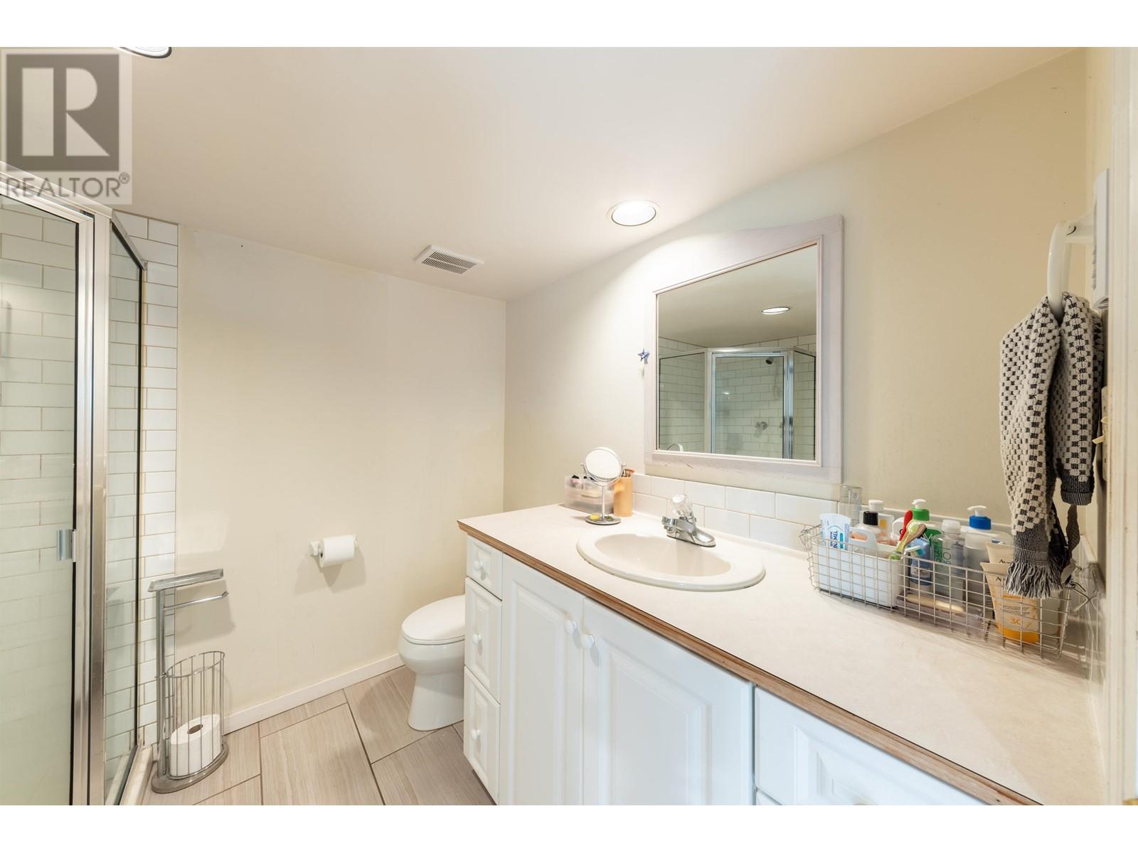 Listing Picture 27 of 40 : 3889 W 18TH AVENUE, Vancouver / 溫哥華 - 魯藝地產 Yvonne Lu Group - MLS Medallion Club Member