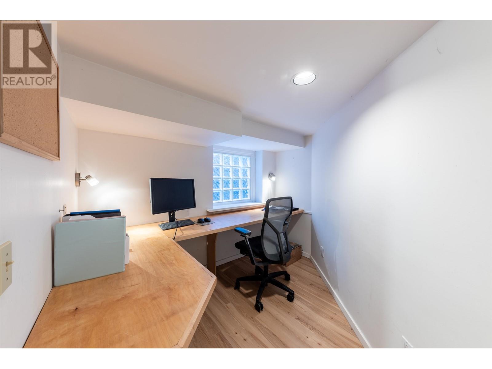 Listing Picture 28 of 40 : 3889 W 18TH AVENUE, Vancouver / 溫哥華 - 魯藝地產 Yvonne Lu Group - MLS Medallion Club Member