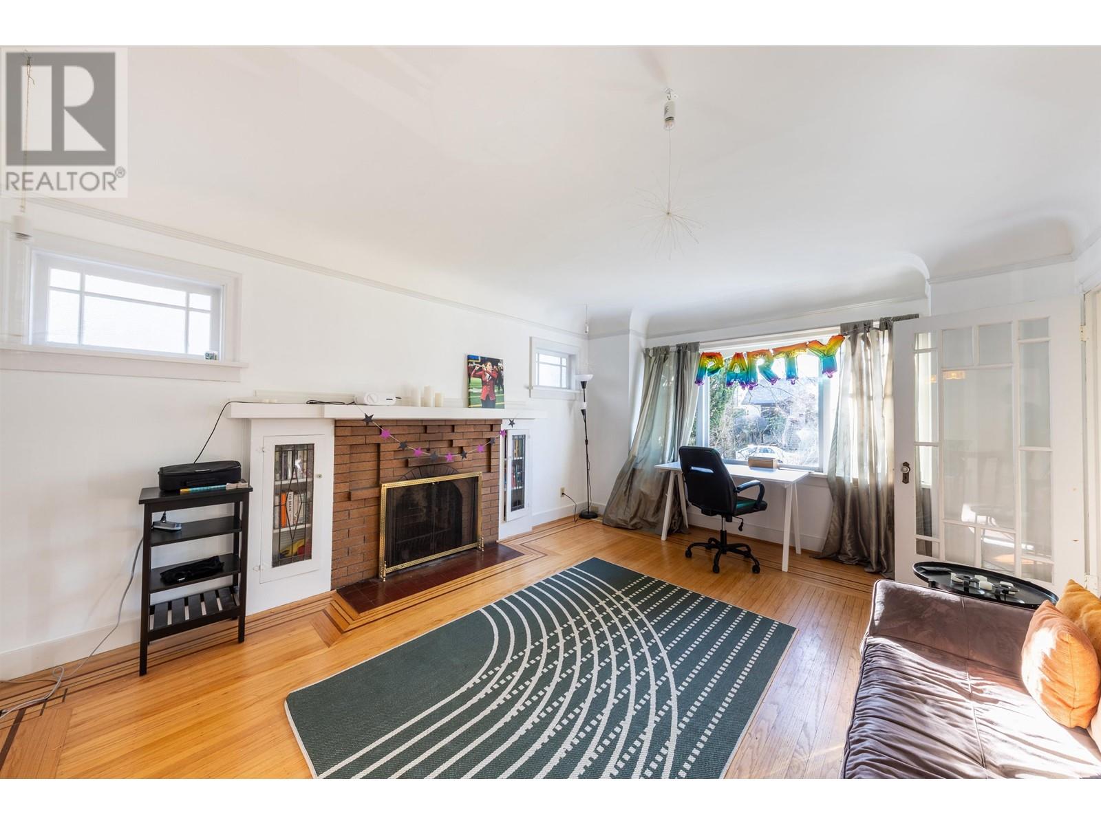 Listing Picture 8 of 40 : 3889 W 18TH AVENUE, Vancouver / 溫哥華 - 魯藝地產 Yvonne Lu Group - MLS Medallion Club Member