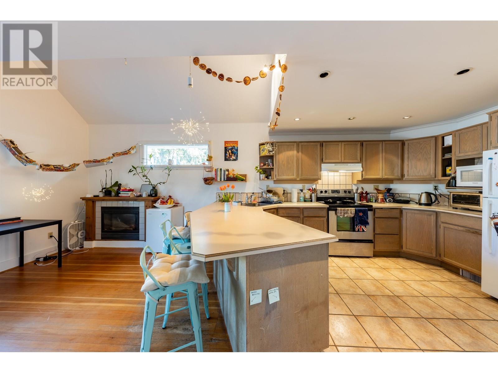 Listing Picture 17 of 40 : 3889 W 18TH AVENUE, Vancouver / 溫哥華 - 魯藝地產 Yvonne Lu Group - MLS Medallion Club Member