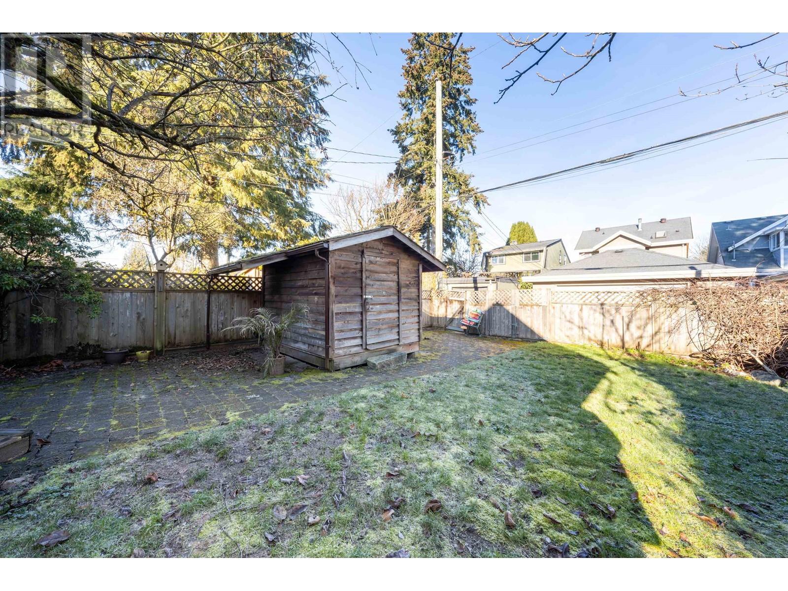 Listing Picture 32 of 40 : 3889 W 18TH AVENUE, Vancouver / 溫哥華 - 魯藝地產 Yvonne Lu Group - MLS Medallion Club Member