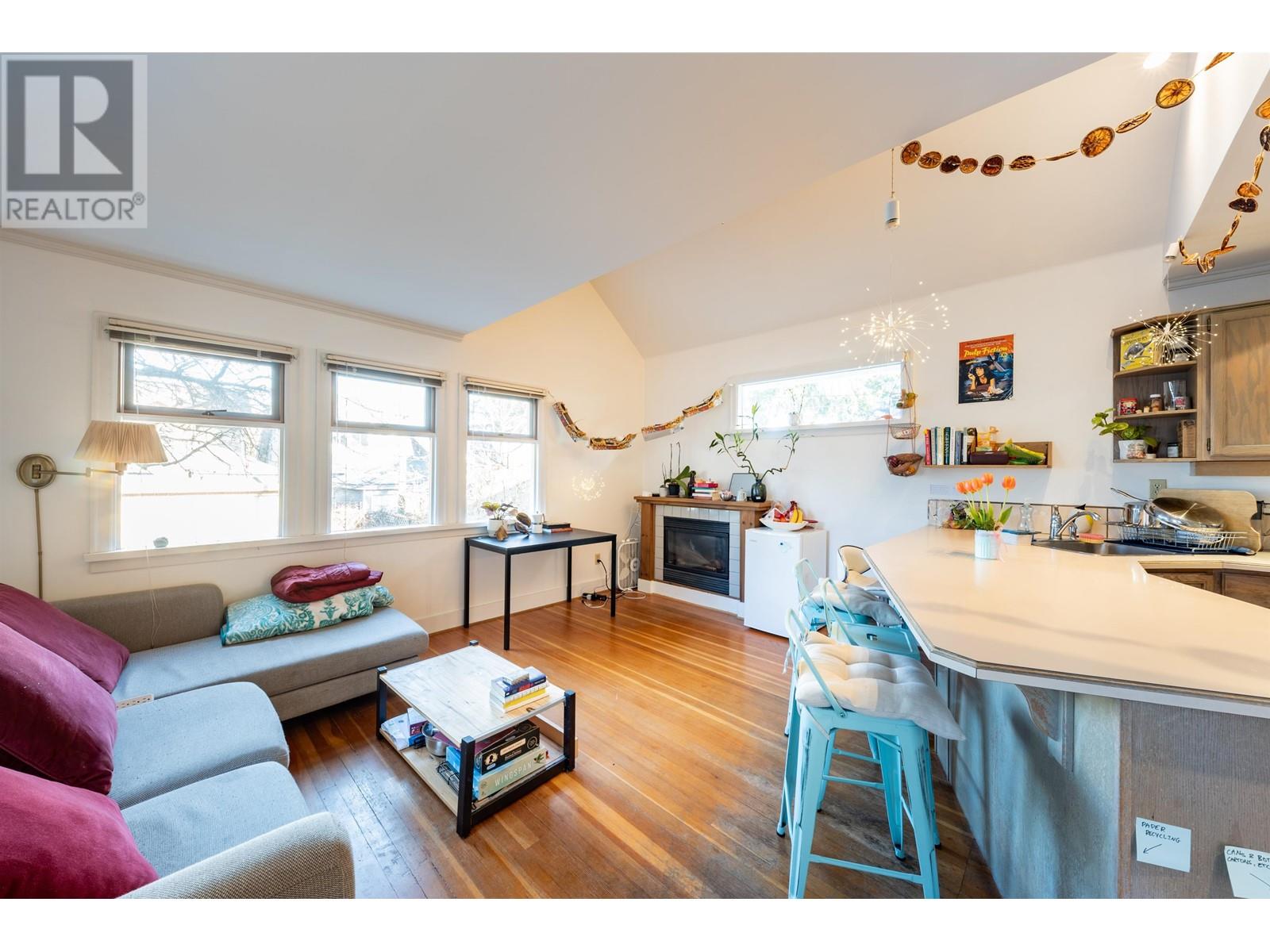 Listing Picture 16 of 40 : 3889 W 18TH AVENUE, Vancouver / 溫哥華 - 魯藝地產 Yvonne Lu Group - MLS Medallion Club Member