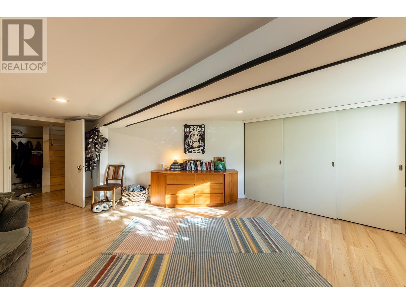 Listing Picture 26 of 40 : 3889 W 18TH AVENUE, Vancouver / 溫哥華 - 魯藝地產 Yvonne Lu Group - MLS Medallion Club Member