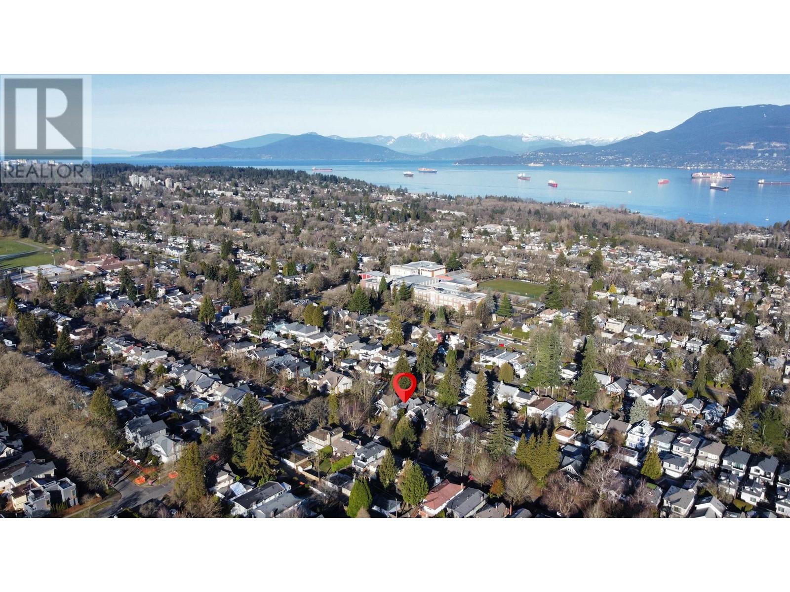 Listing Picture 37 of 40 : 3889 W 18TH AVENUE, Vancouver / 溫哥華 - 魯藝地產 Yvonne Lu Group - MLS Medallion Club Member