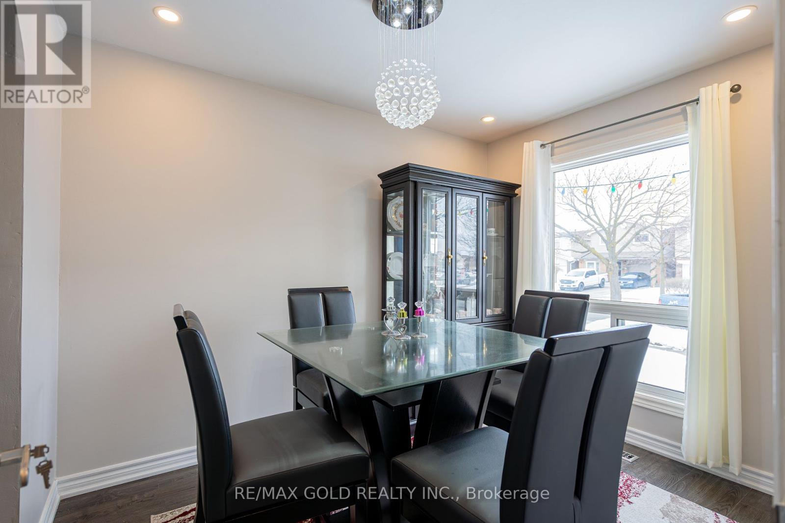Property at 4 SIMMONS BOULEVARD image 4