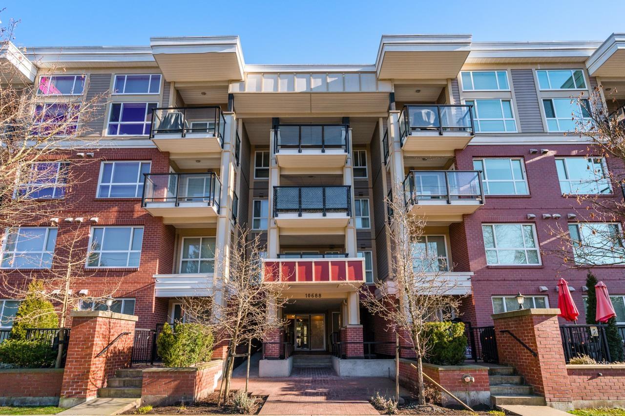 211 10688 140 STREET, surrey, British Columbia