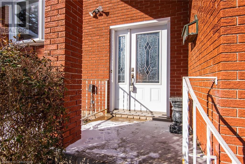 641 Highpoint Avenue, Waterloo, Ontario  N2L 4Z3 - Photo 4 - 40693047