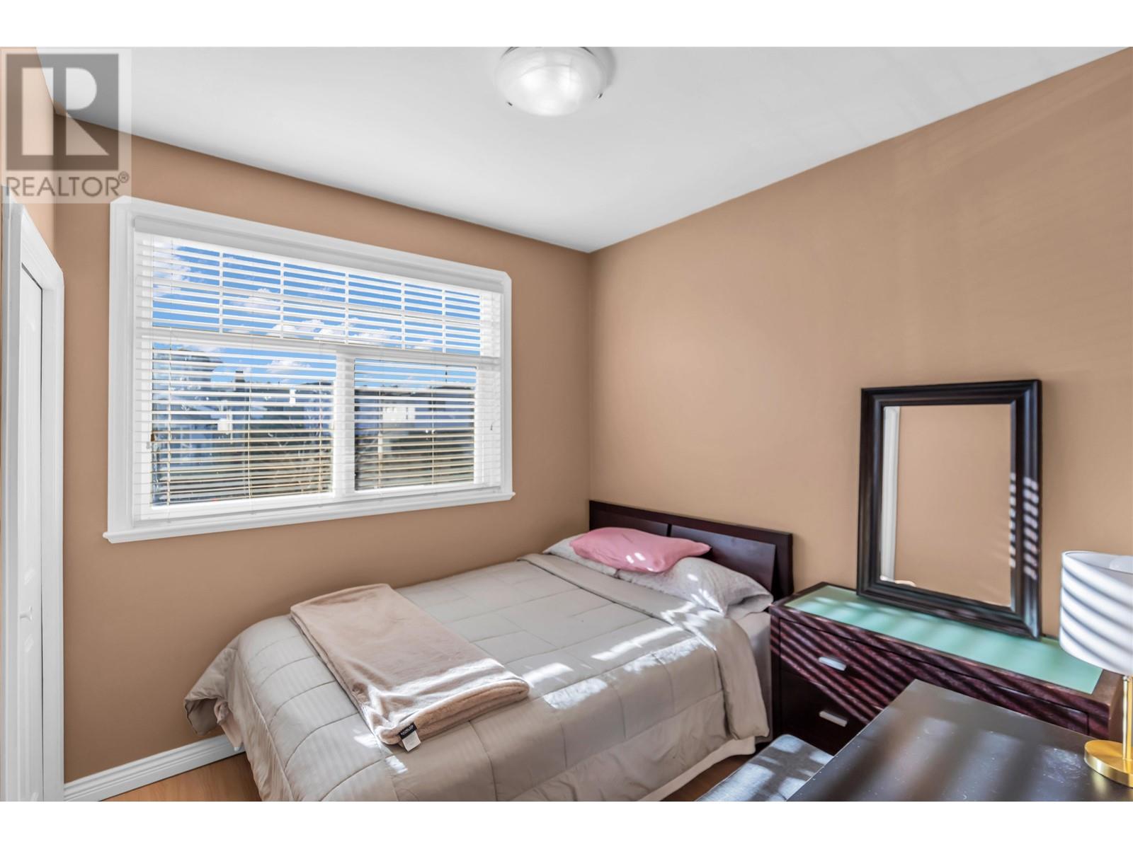 Listing Picture 16 of 34 : 4465 CAMBRIDGE STREET, Burnaby / 本拿比 - 魯藝地產 Yvonne Lu Group - MLS Medallion Club Member