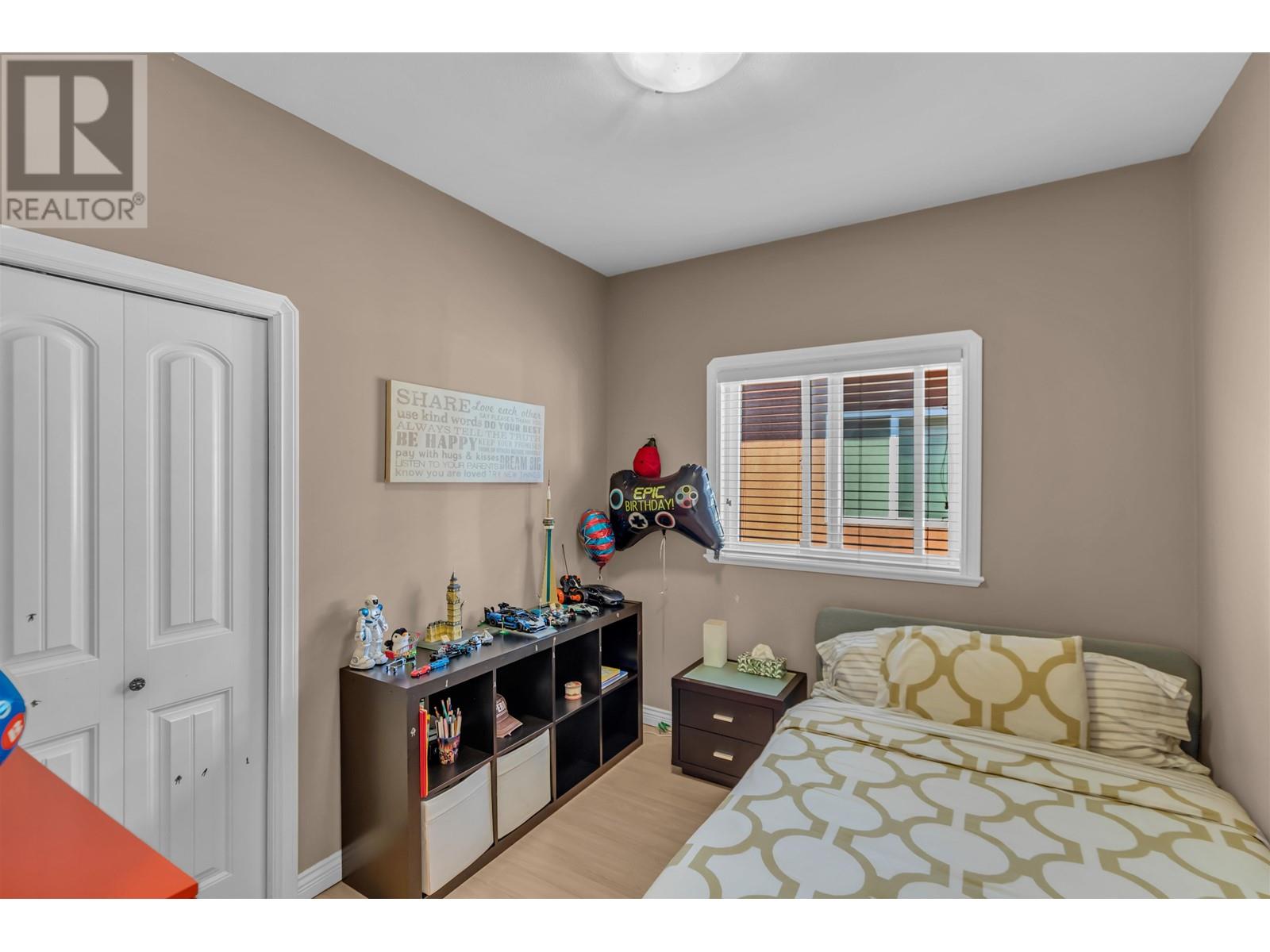 Listing Picture 17 of 34 : 4465 CAMBRIDGE STREET, Burnaby / 本拿比 - 魯藝地產 Yvonne Lu Group - MLS Medallion Club Member