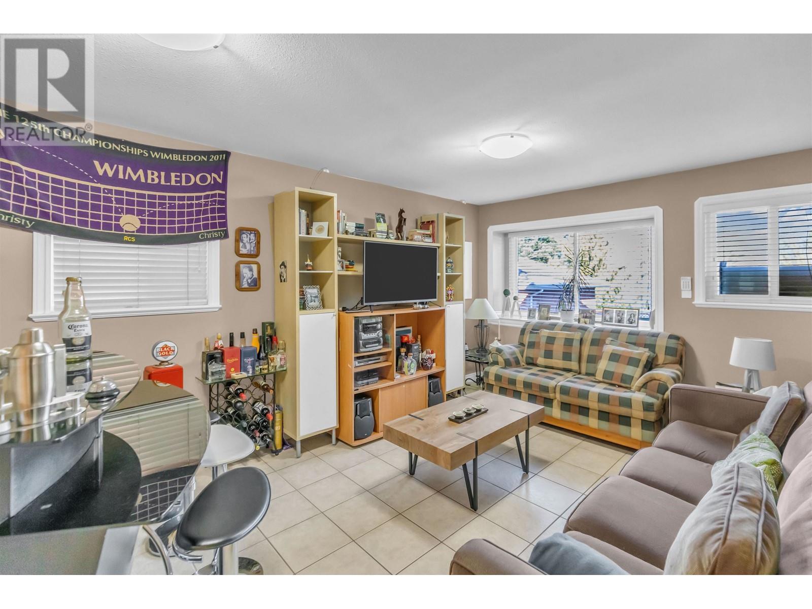 Listing Picture 23 of 34 : 4465 CAMBRIDGE STREET, Burnaby / 本拿比 - 魯藝地產 Yvonne Lu Group - MLS Medallion Club Member