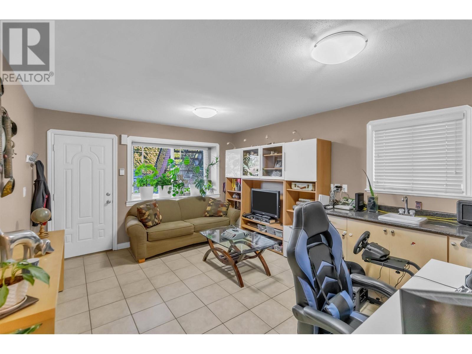 Listing Picture 26 of 34 : 4465 CAMBRIDGE STREET, Burnaby / 本拿比 - 魯藝地產 Yvonne Lu Group - MLS Medallion Club Member