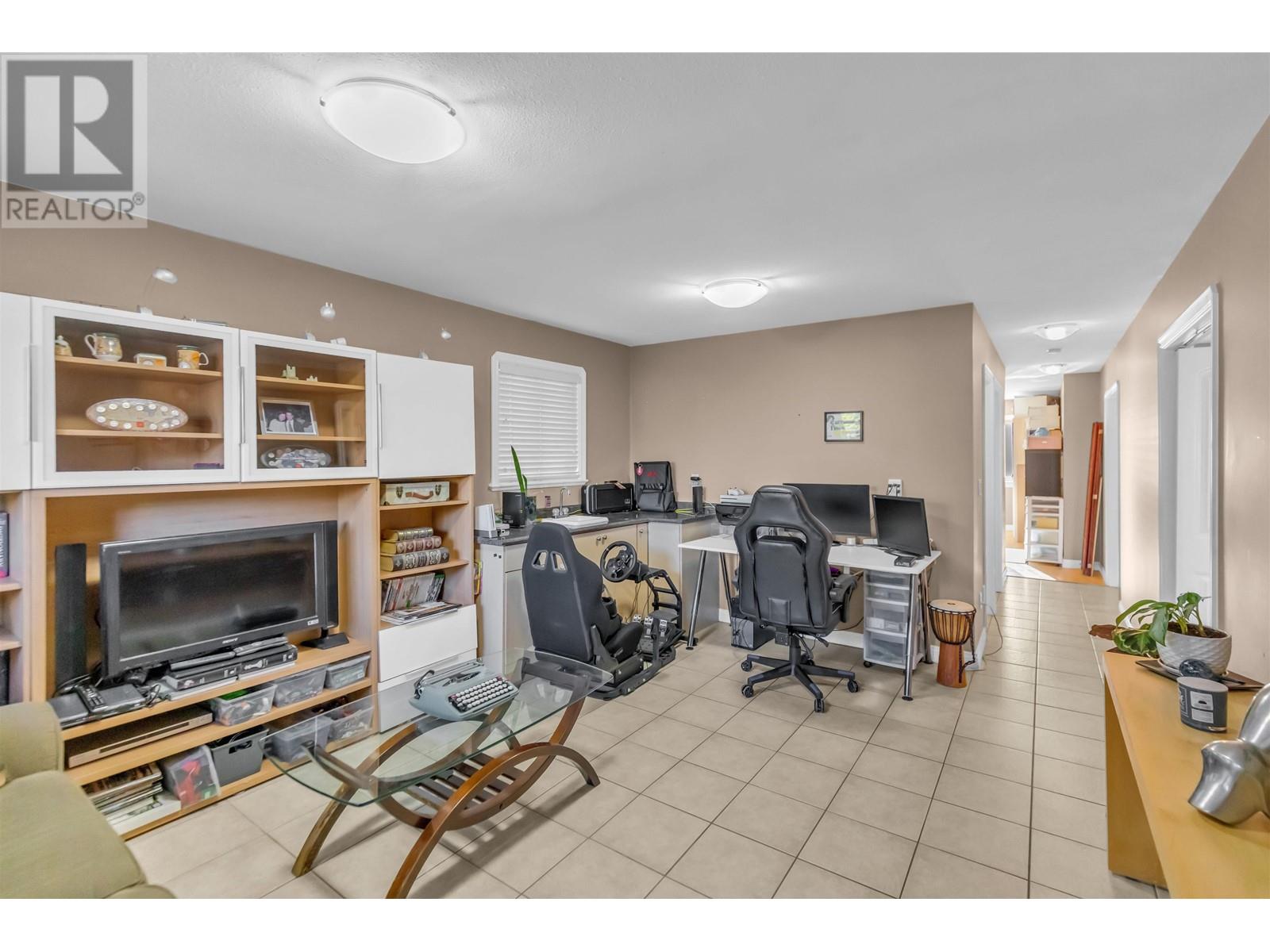 Listing Picture 27 of 34 : 4465 CAMBRIDGE STREET, Burnaby / 本拿比 - 魯藝地產 Yvonne Lu Group - MLS Medallion Club Member