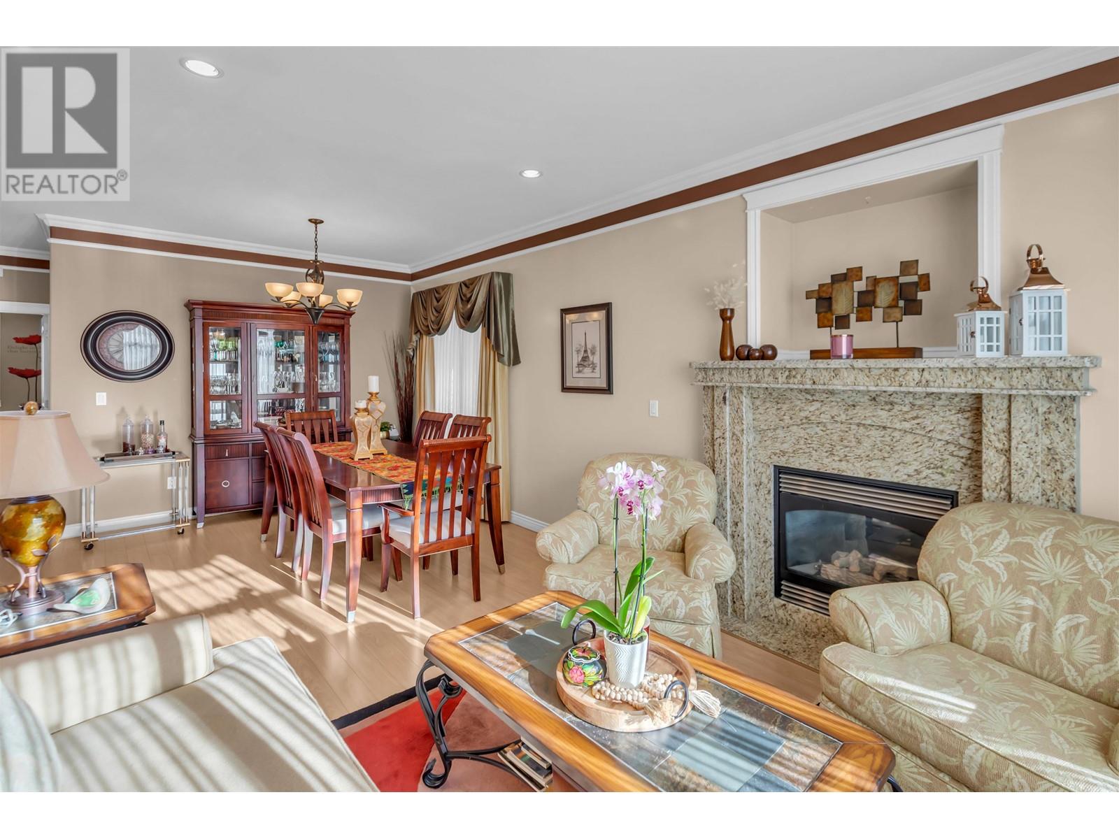 Listing Picture 5 of 34 : 4465 CAMBRIDGE STREET, Burnaby / 本拿比 - 魯藝地產 Yvonne Lu Group - MLS Medallion Club Member