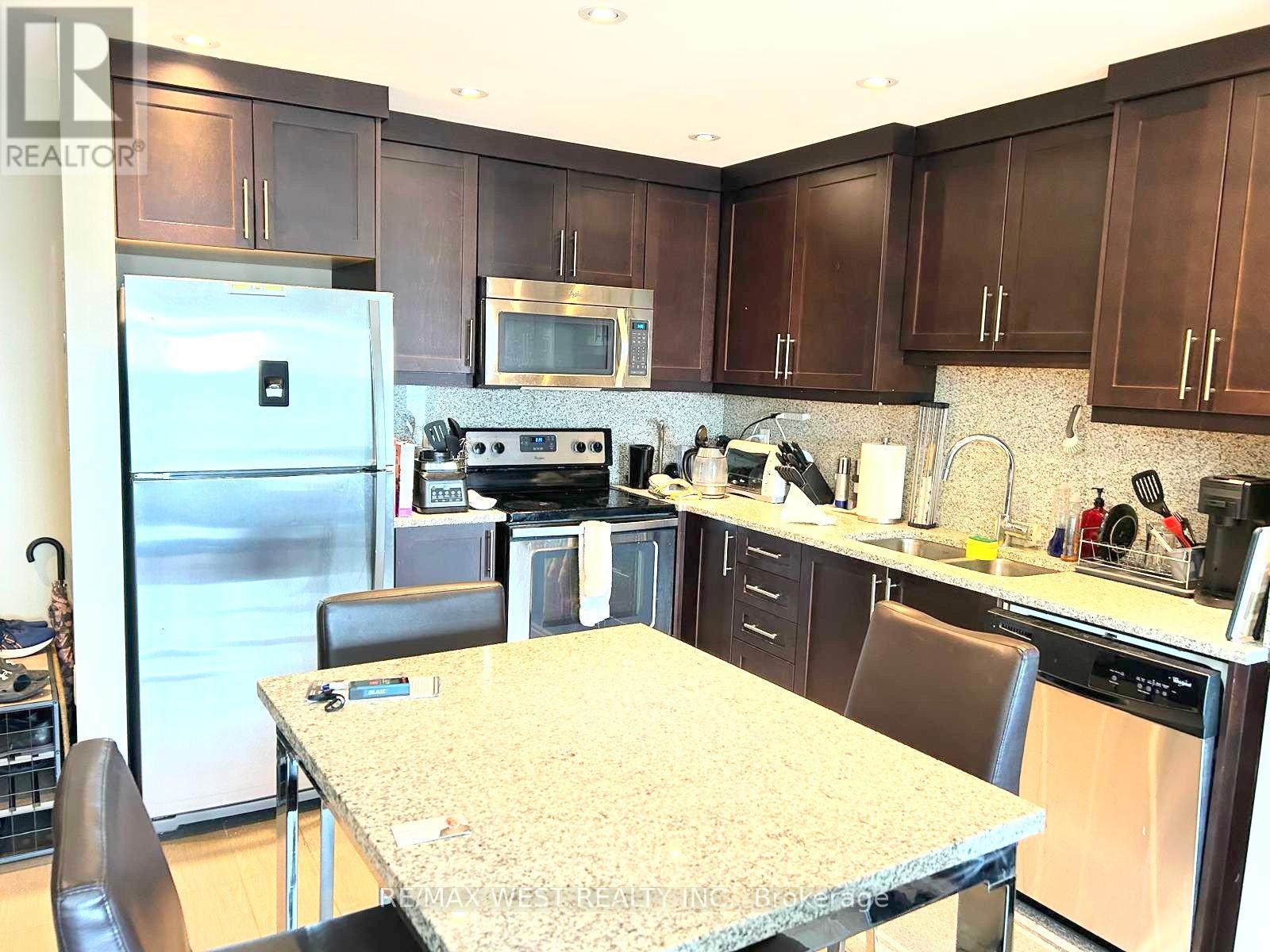 Property at 1313 - 1235 RICHMOND STREET image 2