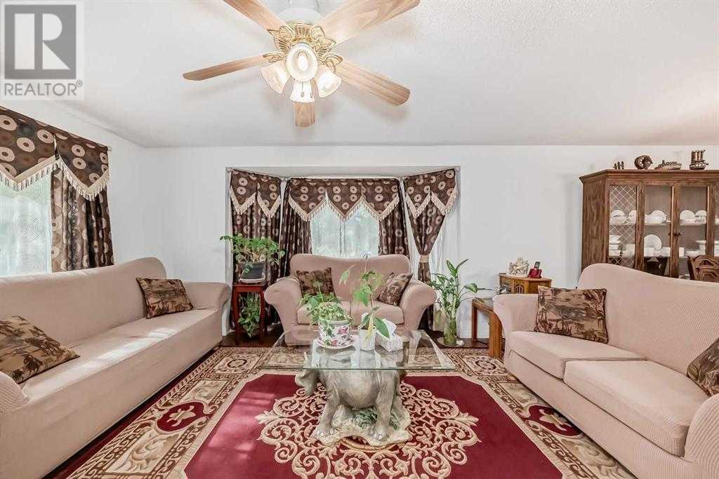 Property at 423 Whitehorn Place NE image 4
