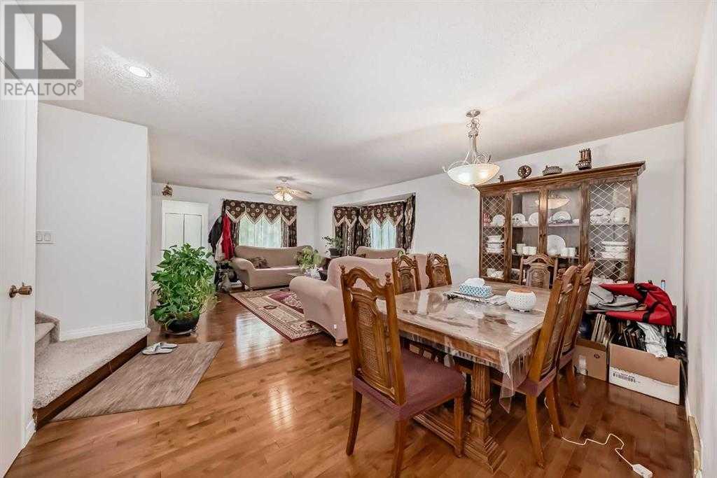 Property at 423 Whitehorn Place NE image 5