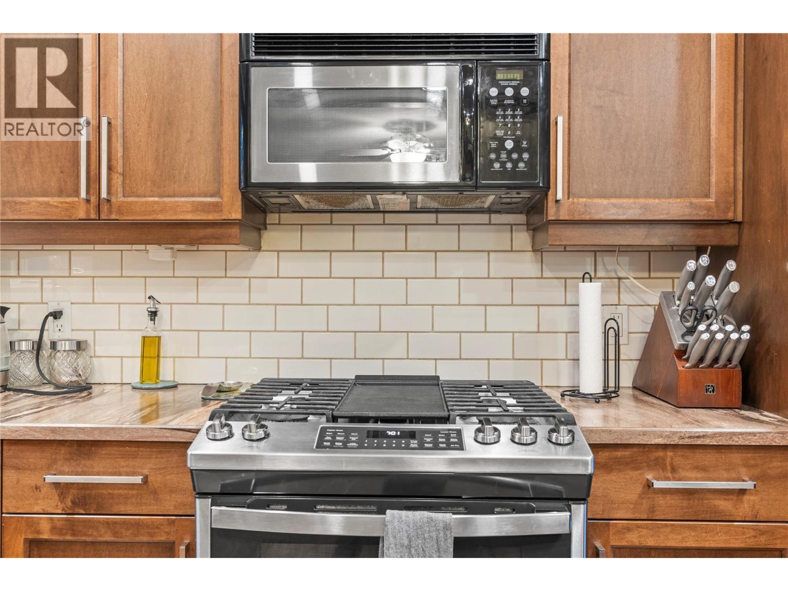 1718 Grandview Avenue, Lumby, British Columbia V0E 2G0 - Photo 10 - 10333494